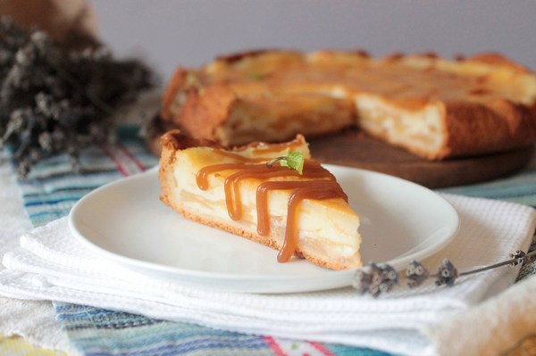 Пирог с яблоками и грушами