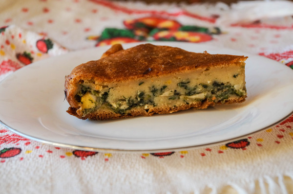 Заливной пирог с яйцом и зеленым луком
