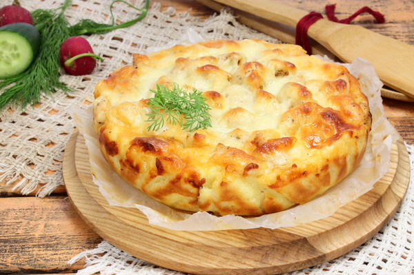 Пирог с курицей и сыром
